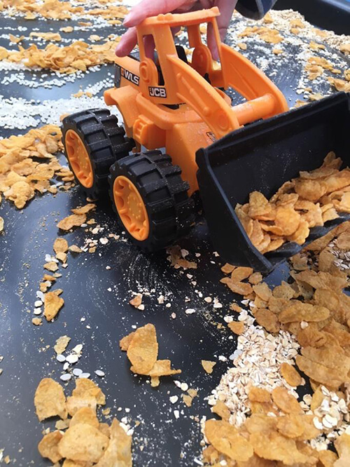 EYFS construction tuff tray ideas
